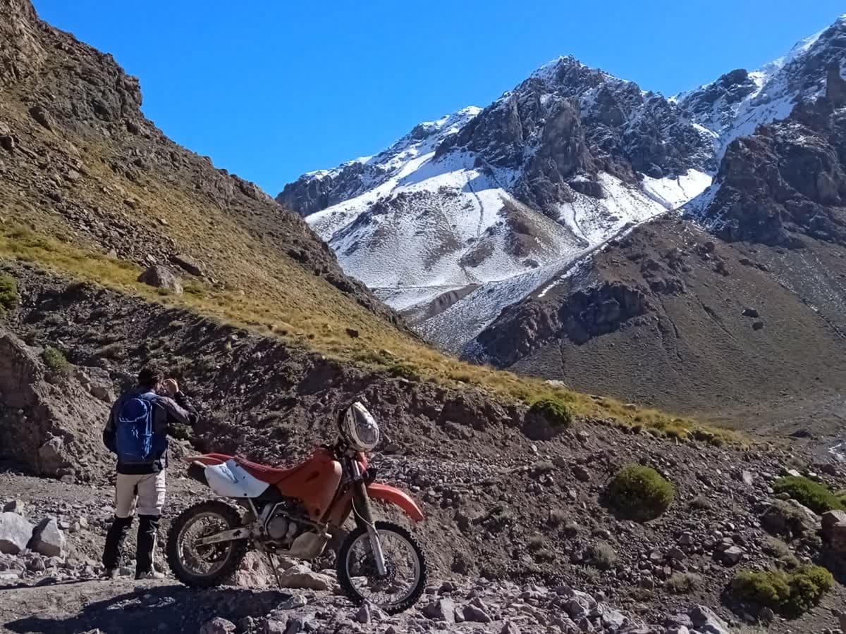Rota de montanha em Cuyo para desenhar uma travessia de moto