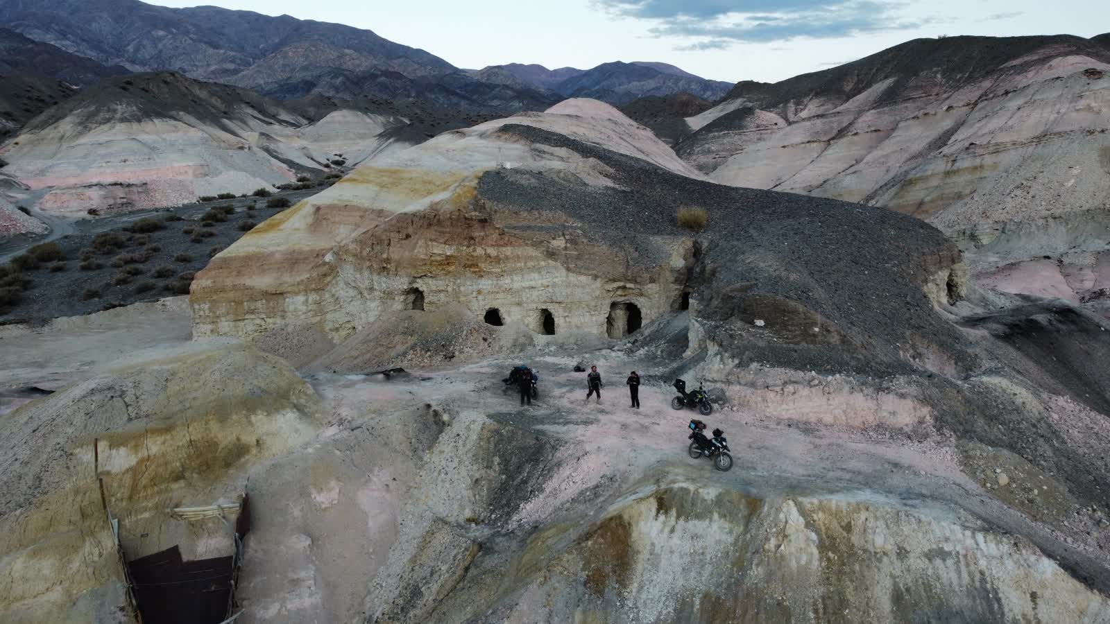 Gravel road opening between hills during the build of Gigantes del Oeste.
